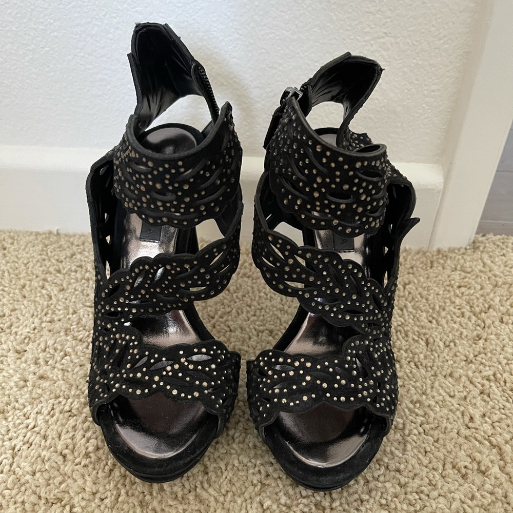 BCBG Maxazria- Sandal Stiletto heels (US 6) in black